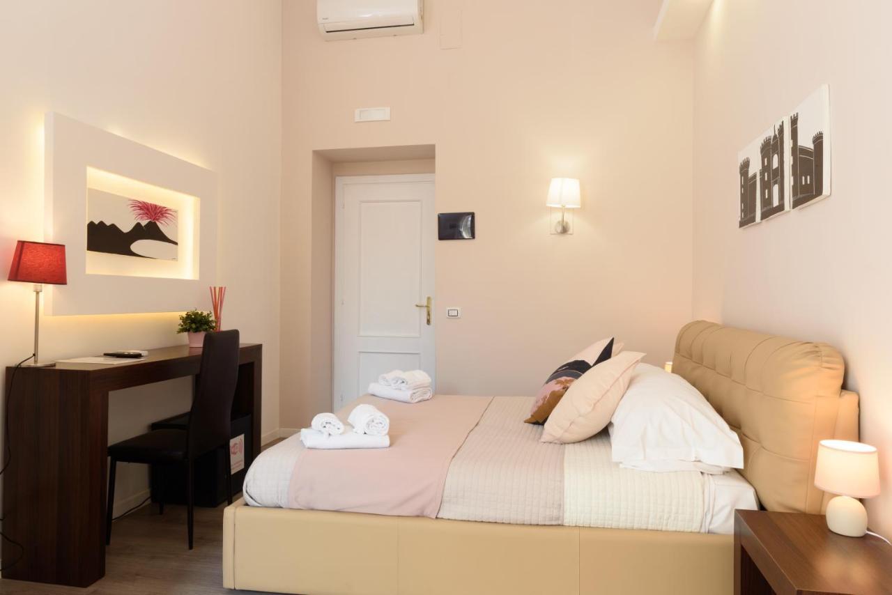 Bed and Breakfast Domus Angioina Nápoles Exterior foto